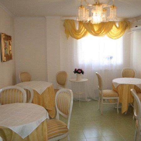 Hotel Nelisse Bucharest Restoran gambar